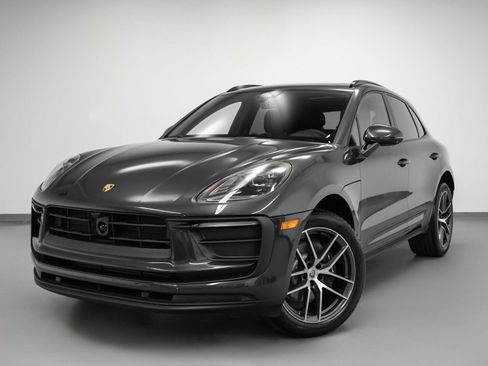 Certified 2025 Porsche Macan image 1