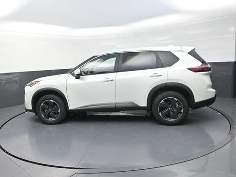 Used 2024 Nissan Rogue SV AWD/4WD image 4
