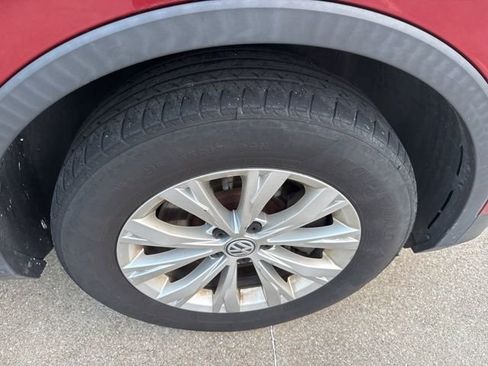 Used 2018 Volkswagen Tiguan SE image 8