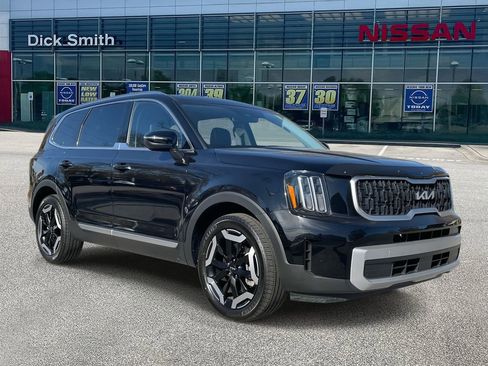 Used 2024 Kia Telluride EX w/ EX Captain's Chair Package image 1