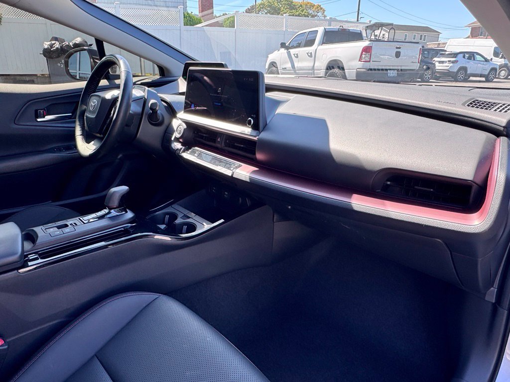 Used 2025 Toyota Prius Plug-In Hybrid FWD image 18