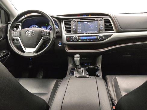 Used 2019 Toyota Highlander XLE image 22