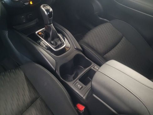 Used 2017 Nissan Rogue SV FWD image 26