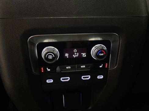 Used 2021 GMC Yukon XL SLT image 71