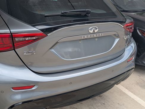 Used 2017 INFINITI QX30 Premium w/ Navigation Package FWD image 6
