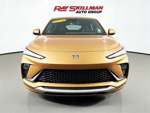 Used 2025 Buick Envista Avenir image 2