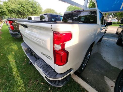 Used 2021 Chevrolet Silverado 1500 High Country w/ Technology Package AWD/4WD image 5