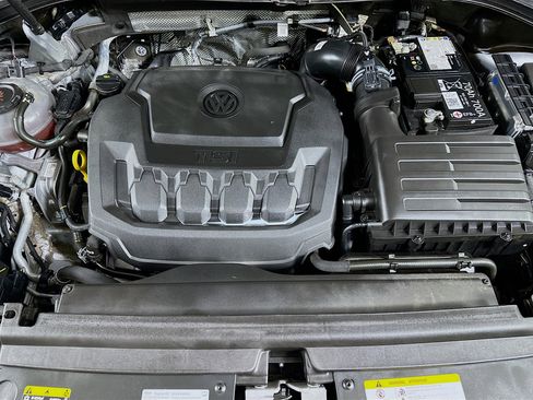 Used 2024 Volkswagen Tiguan Wolfsburg Edition image 33