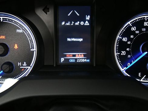 Used 2022 Toyota Venza LE image 15