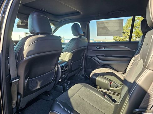 New 2025 Jeep Grand Cherokee L Altitude image 12