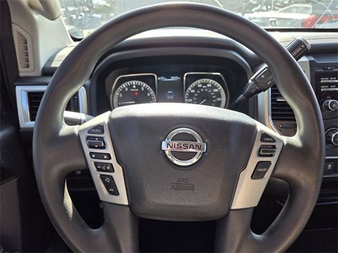 Used 2017 Nissan Titan SV image 34