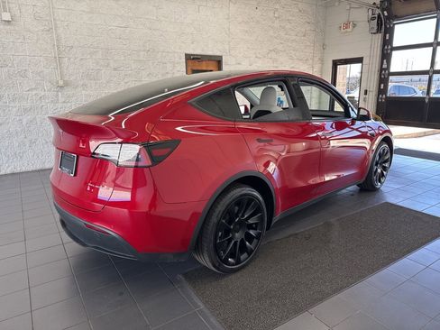 Used 2022 Tesla Model Y Long Range image 8