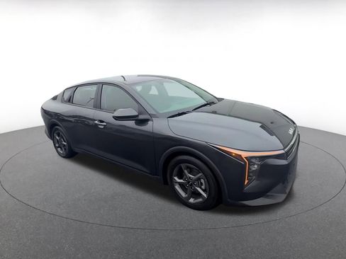 Used 2025 Kia K4 LXS image 2