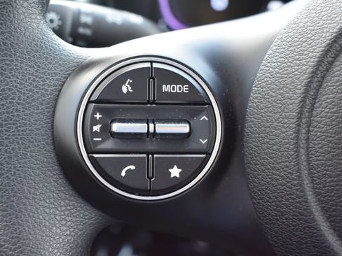 Used 2025 Kia Soul LX FWD image 22