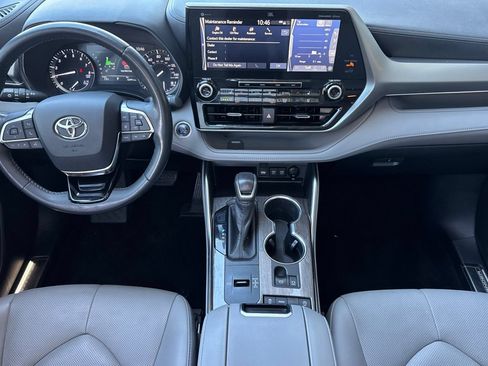Used 2020 Toyota Highlander Platinum FWD image 13