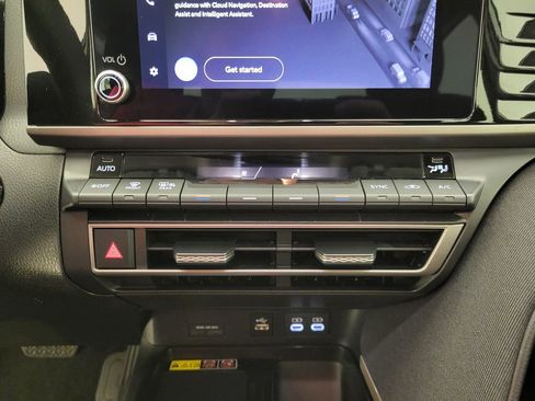 Used 2025 Toyota Camry LE image 30