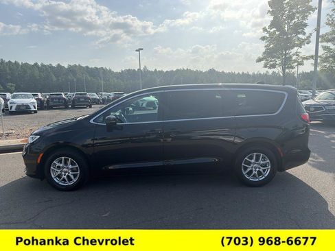 Used 2025 Chrysler Pacifica Select FWD image 4