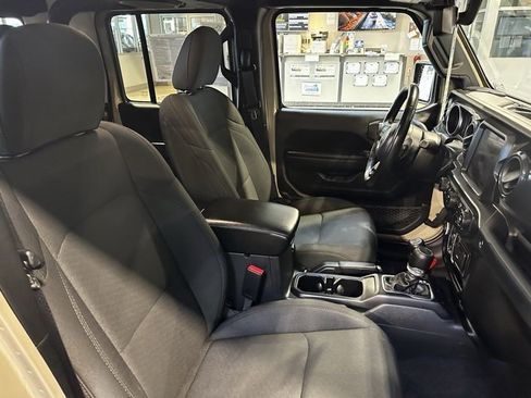 Used 2022 Jeep Gladiator Sport image 13