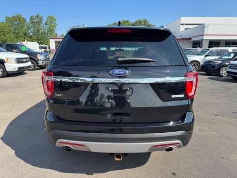 Used 2017 Ford Explorer XLT w/ Equipment Group 202A FWD image 4