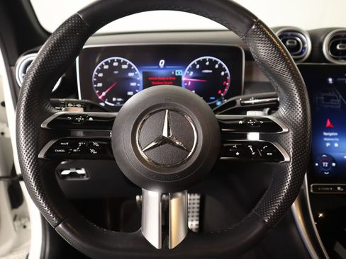 Used 2023 Mercedes-Benz GLC 300 4MATIC image 3