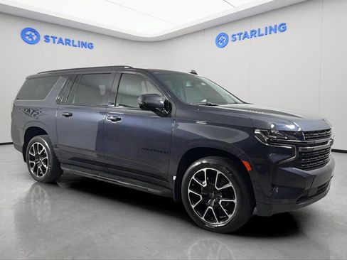 Used 2022 Chevrolet Suburban RST w/ Sport Performance Package RWD image 12