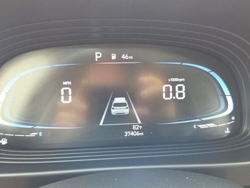 Used 2024 Hyundai Venue SEL FWD image 11