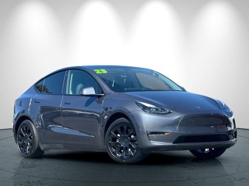 Used 2023 Tesla Model Y Long Range AWD/4WD image 2