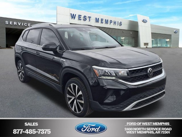 Used 2024 Volkswagen Taos SE w/ Panoramic Sunroof Package FWD image 1