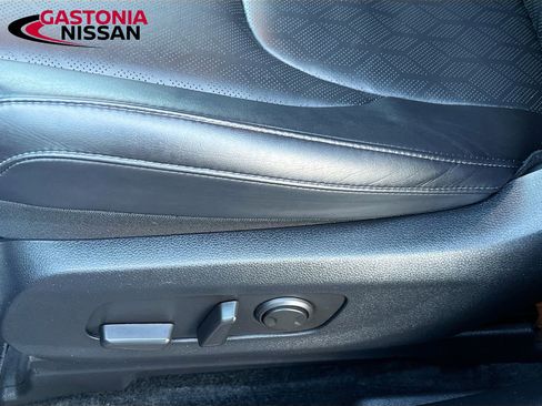 Used 2024 Kia Carnival LX image 25