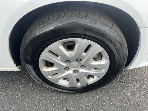 Used 2017 Dodge Grand Caravan SE image 24