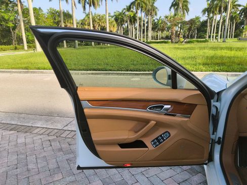 Used 2015 Porsche Panamera S RWD image 23