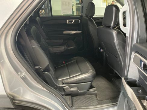 Used 2022 Ford Explorer XLT w/ Equipment Group 202A AWD/4WD image 7