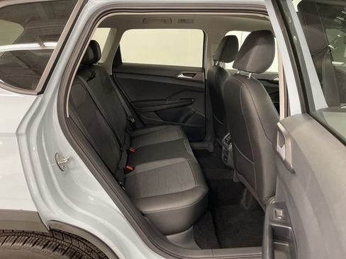 Used 2025 Volkswagen Taos SE AWD/4WD image 10