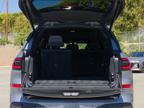 Used 2024 BMW X7 xDrive40i w/ M Sport Package image 21