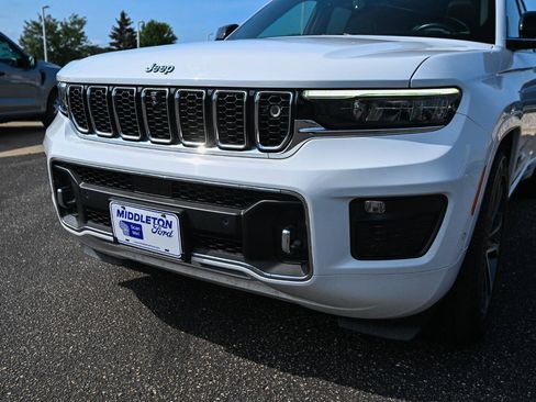 Used 2022 Jeep Grand Cherokee Overland w/ Adv Protech Group III AWD/4WD image 11