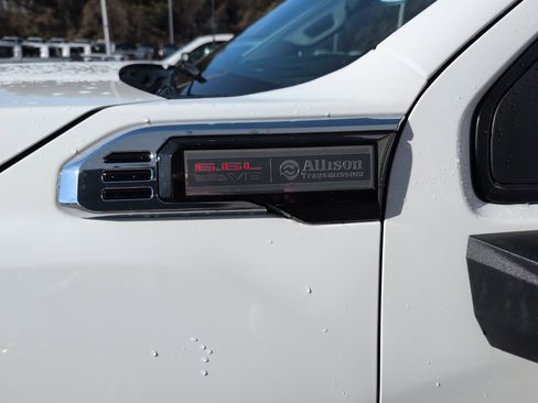 New 2026 GMC Sierra 2500 Pro w/ Convenience Package image 3