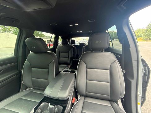 Used 2025 Buick Enclave Sport Touring FWD image 25