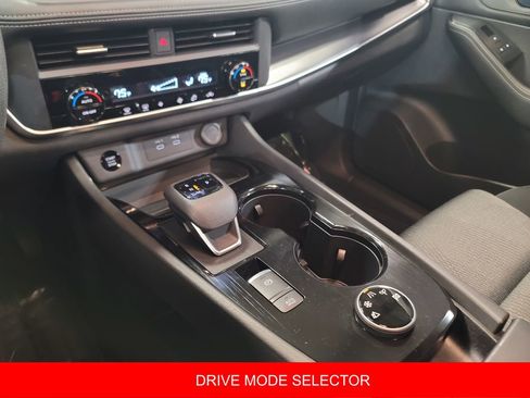 Certified 2024 Nissan Rogue SV image 18