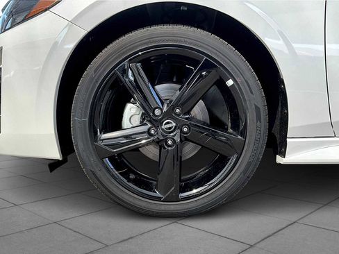 New 2025 Nissan Sentra SR image 9