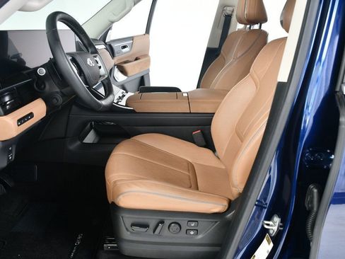 Used 2025 INFINITI QX80 Sensory image 28