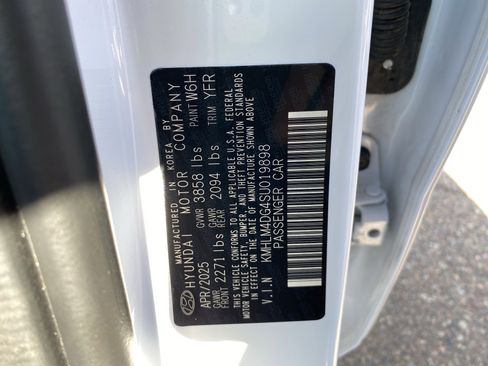 Certified 2025 Hyundai Elantra Sport image 31