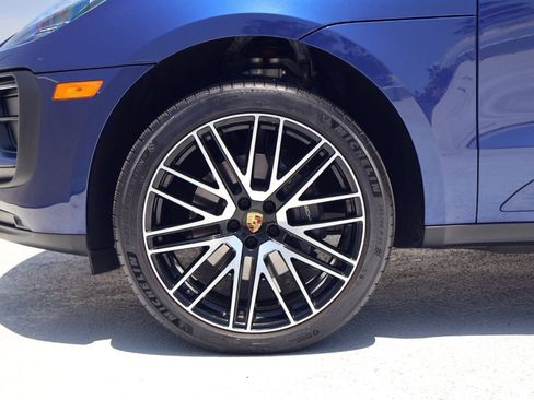 Certified 2025 Porsche Macan AWD/4WD image 26
