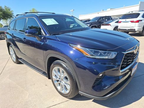 Used 2023 Toyota Highlander Limited FWD image 8