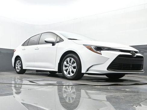 Used 2025 Toyota Corolla LE image 24