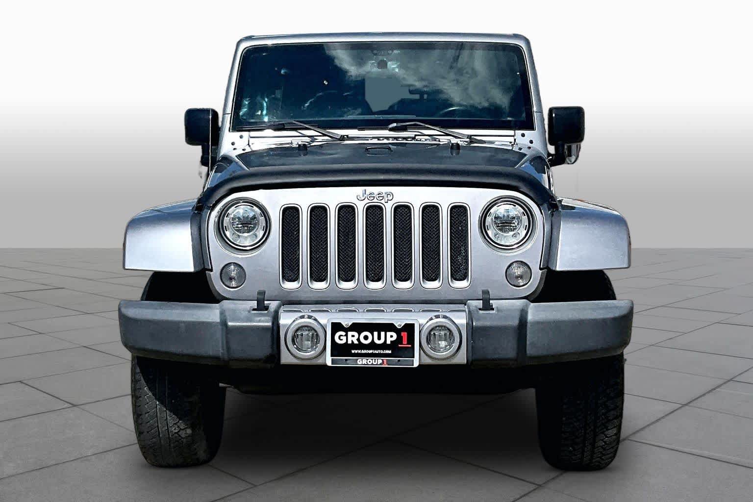 Used 2017 Jeep Wrangler Unlimited Sahara w/ Connectivity Group AWD/4WD image 4