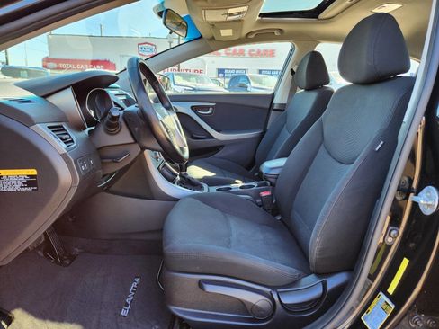 Used 2015 Hyundai Elantra SE w/ Option Group 03 FWD image 11
