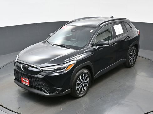 Used 2025 Toyota Corolla Cross AWD Hybrid w/ Moonroof Package image 37