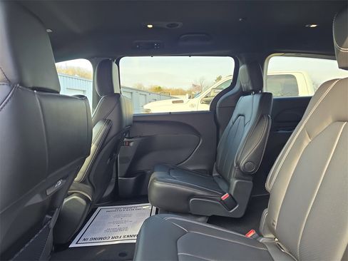 New 2026 Chrysler Pacifica Select w/ S Appearance Package image 25