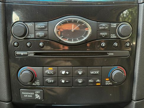 Used 2014 INFINITI QX70 2WD w/ Premium Package image 30