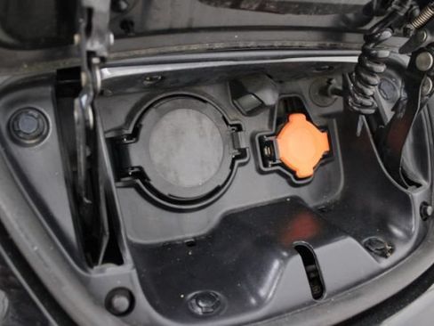 Used 2015 Nissan Leaf SL w/ Premium Package FWD image 31